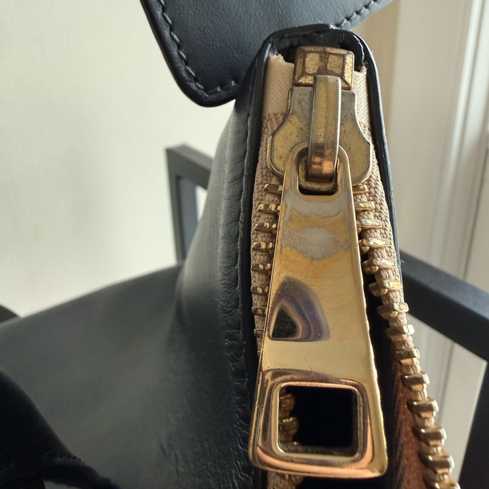 Chloe Baylee Bicolor Leather Two way Hand Bag - Picture 8 of 16